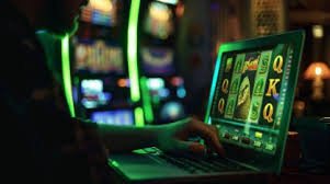 Filipino player joining a taya77 live baccarat table on a smartphone in the Philippines